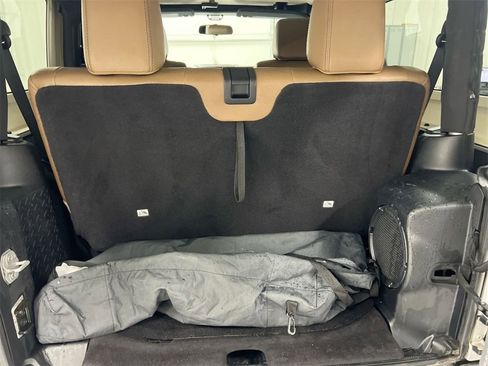 Used 2011 Jeep Wrangler Sahara image 20