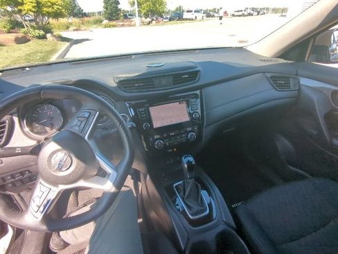 Used 2019 Nissan Rogue SV w/ Premium Package AWD/4WD image 11