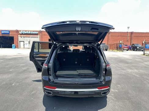 Used 2022 Jeep Grand Cherokee Summit AWD/4WD image 23