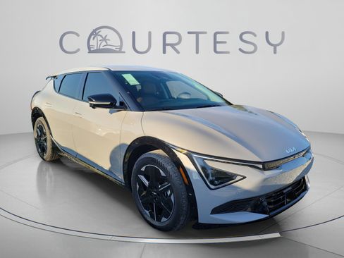 New 2026 Kia EV6 Wind RWD image 4