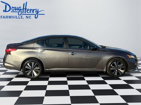 Used 2022 Nissan Altima 2.5 SV w/ SV Premium Package image 6