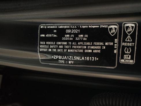 Used 2022 Lamborghini Urus AWD/4WD image 35