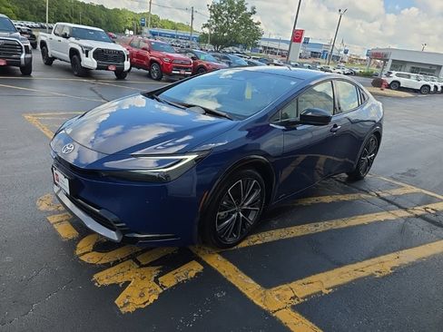 Used 2025 Toyota Prius XLE AWD/4WD image 8
