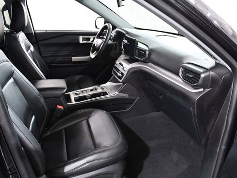 Used 2023 Ford Explorer XLT w/ Equipment Group 202A image 10