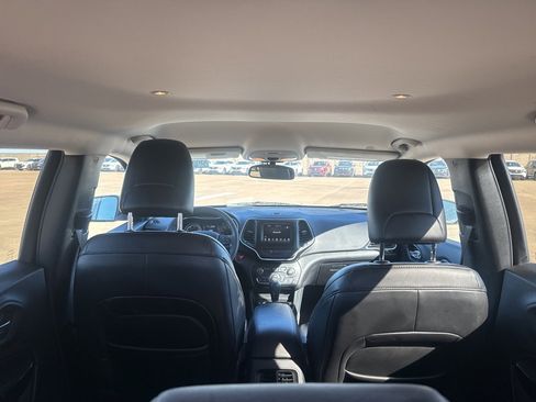 Used 2020 Jeep Cherokee Latitude Plus image 21