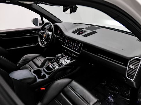 Used 2023 Porsche Cayenne image 41