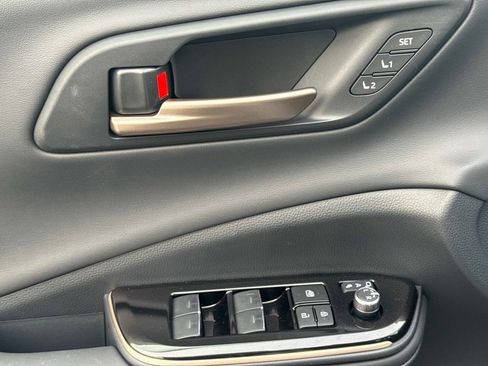 Used 2026 Toyota Crown Platinum image 22