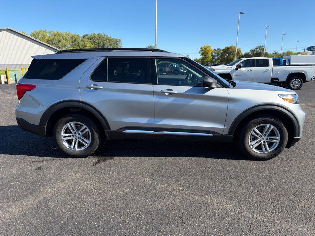 Used 2024 Ford Explorer XLT w/ Equipment Group 202A AWD/4WD image 6