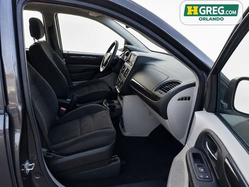 Used 2018 Dodge Grand Caravan SE w/ UConnect Hands-Free Group FWD image 14