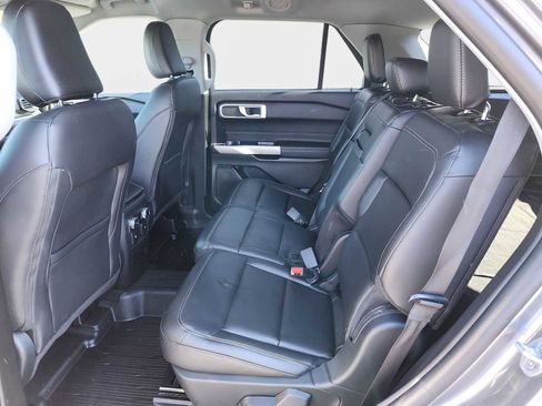 Used 2022 Ford Explorer XLT w/ Equipment Group 202A AWD/4WD image 15