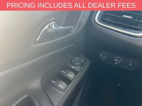 Used 2018 Chevrolet Equinox Premier FWD image 13