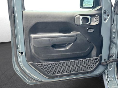 Used 2025 Jeep Wrangler Unlimited Rubicon 4xe image 17