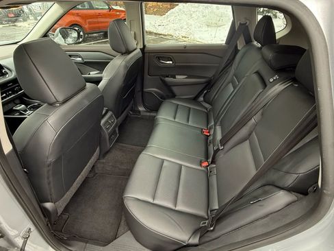 Used 2023 Nissan Rogue SV w/ SV Premium B Package image 26