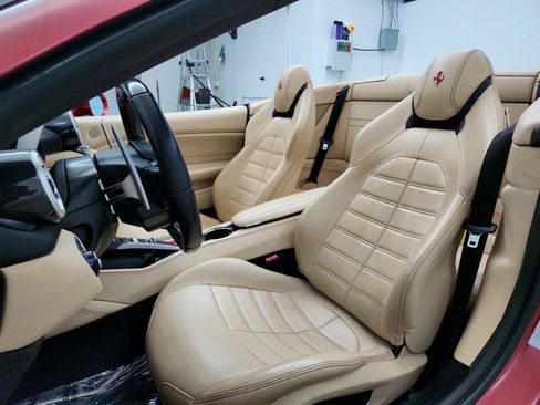 Used 2017 Ferrari California T RWD image 14