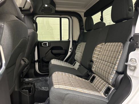 New 2026 Jeep Gladiator Sport AWD/4WD image 8
