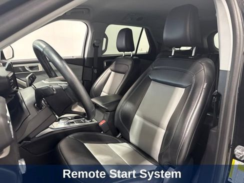 Used 2022 Ford Explorer XLT w/ XLT Sport Appearance Package AWD/4WD image 12