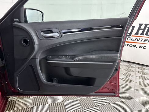 Used 2023 Chrysler 300 S image 27
