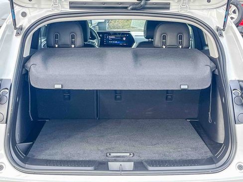 Certified 2025 Chevrolet Trax LT w/ LT Convenience Package image 54