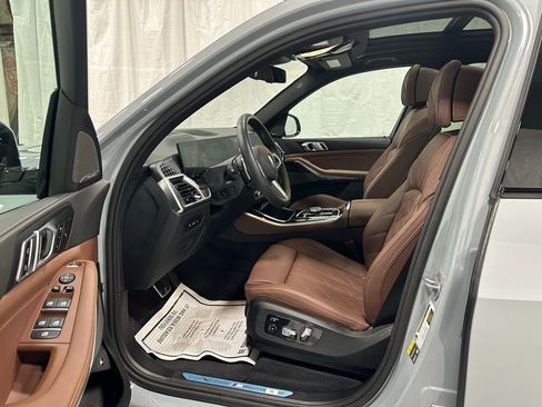 Used 2025 BMW X5 xDrive50e w/ M Sport Package image 9