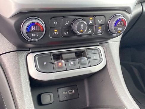 Used 2023 GMC Acadia SLE w/ Driver Convenience Package image 12