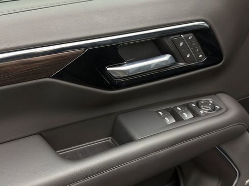 Used 2025 Chevrolet Tahoe Z71 w/ Comfort Package image 33