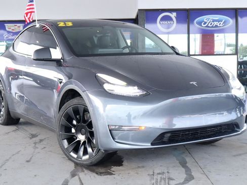 Used 2023 Tesla Model Y Long Range AWD/4WD image 2