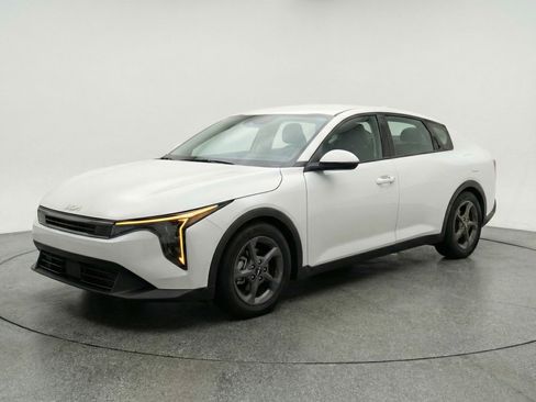 Used 2025 Kia K4 FWD image 3