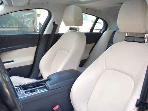 Used 2019 Jaguar XE Premium AWD/4WD image 11