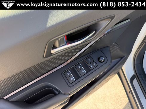 Used 2018 Toyota C-HR XLE image 18