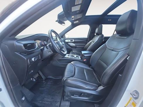 Certified 2022 Ford Explorer ST w/ ST Street Pack image 9