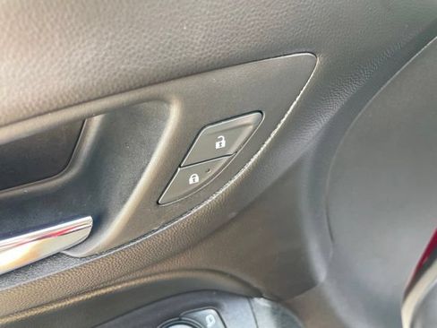 Used 2019 Chevrolet Equinox LT FWD image 12