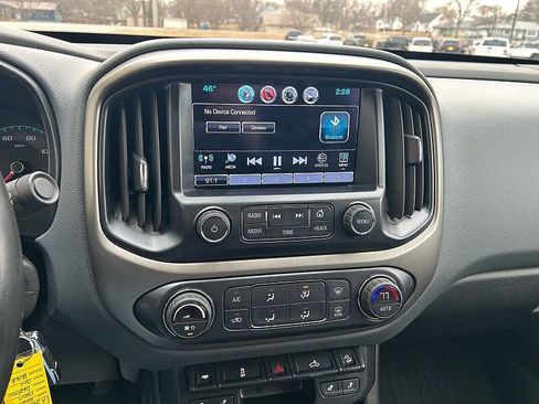 Used 2016 Chevrolet Colorado Z71 w/ Z71 Midnight Edition image 40