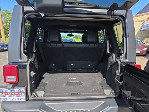 Used 2016 Jeep Wrangler Unlimited Rubicon image 20