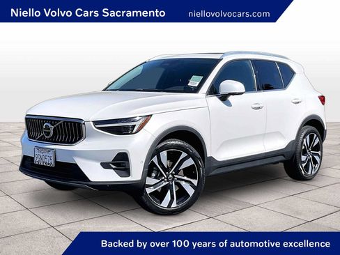 Used 2023 Volvo XC40 B5 Ultimate w/ Protection Package Premier AWD/4WD image 1