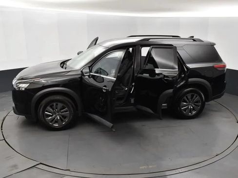 Used 2024 Nissan Pathfinder SV FWD image 7