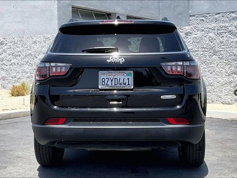 Used 2022 Jeep Compass Latitude FWD image 3