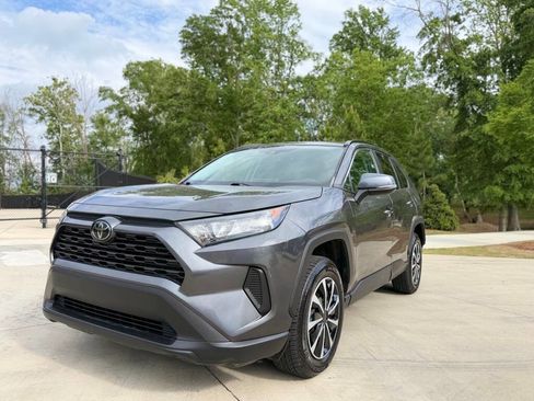 Used 2021 Toyota RAV4 LE FWD image 1