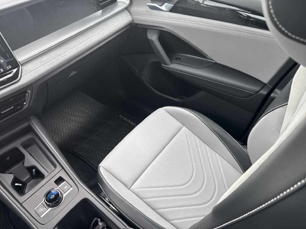 New 2026 Volkswagen Tiguan SE R-Line FWD image 27