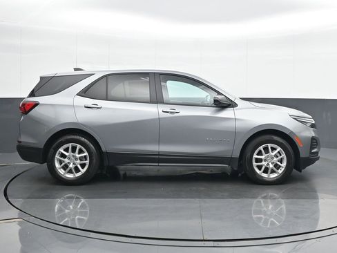 Used 2023 Chevrolet Equinox LS w/ LS Convenience Package image 7