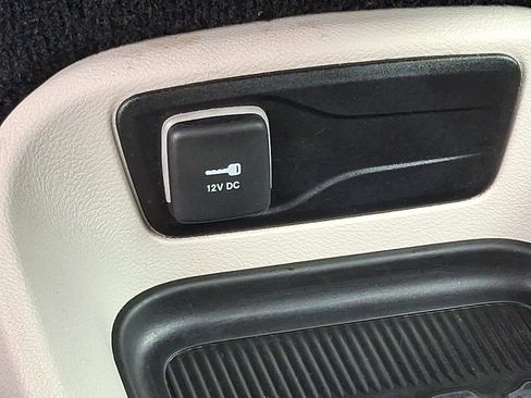 Used 2024 Chrysler Pacifica Touring-L image 25