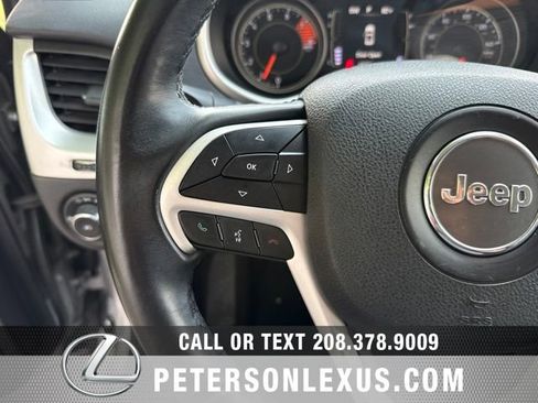Used 2018 Jeep Cherokee Latitude Plus FWD image 23