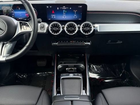 Used 2025 Mercedes-Benz GLB 250 4MATIC image 14