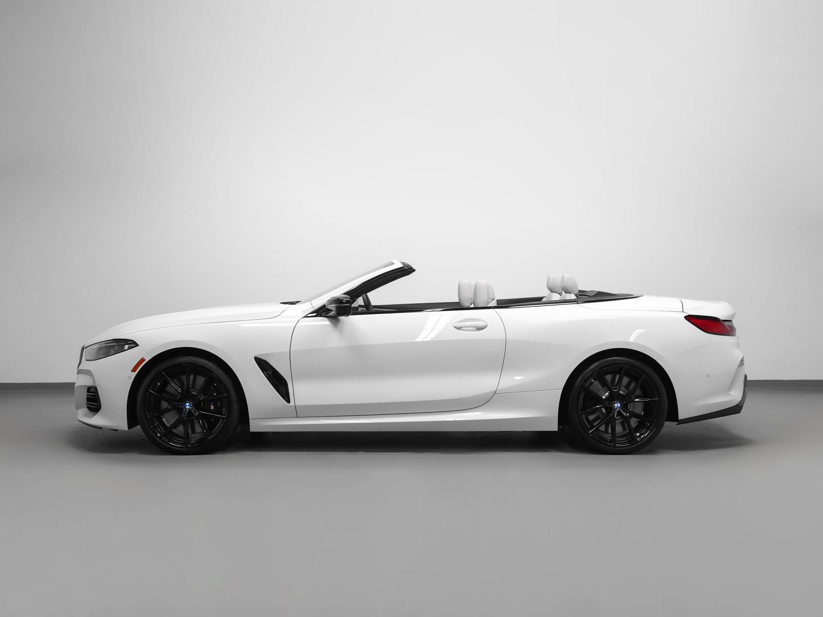 Used 2026 BMW M850i xDrive Convertible AWD/4WD image 2