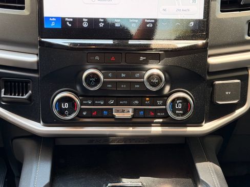 Used 2024 Ford Expedition XLT RWD image 23
