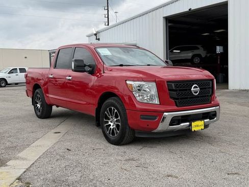 Used 2021 Nissan Titan SV w/ SV Convenience Package RWD image 2