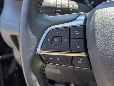 Used 2020 Toyota Highlander XLE AWD/4WD image 24