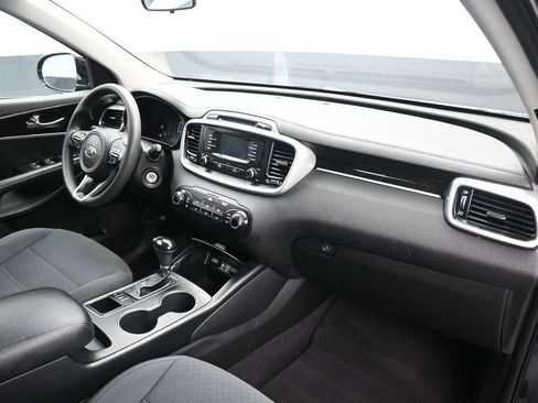 Used 2017 Kia Sorento AWD image 40