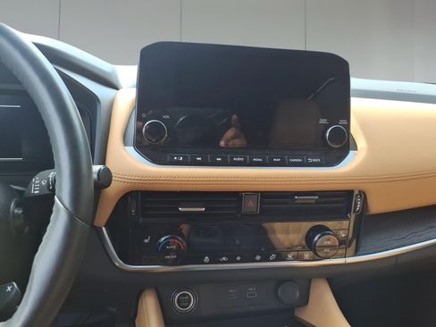 Used 2023 Nissan Rogue Platinum image 14