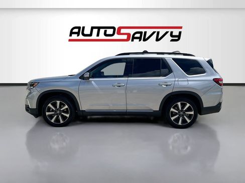 Used 2025 Honda Pilot Touring image 4