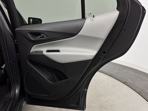 Used 2022 Chevrolet Equinox LS image 31